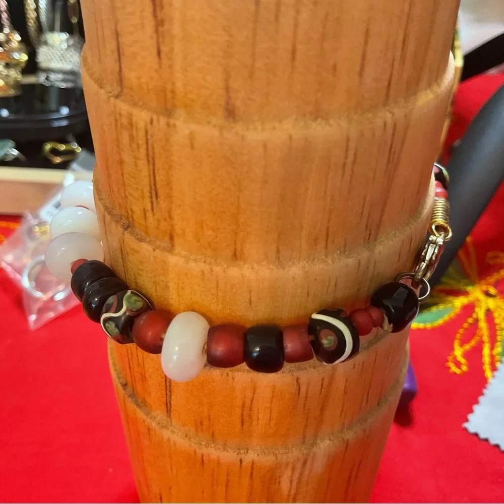 EUC,  Elegant Multicolor Beaded Bracelet - Picture 7 of 9